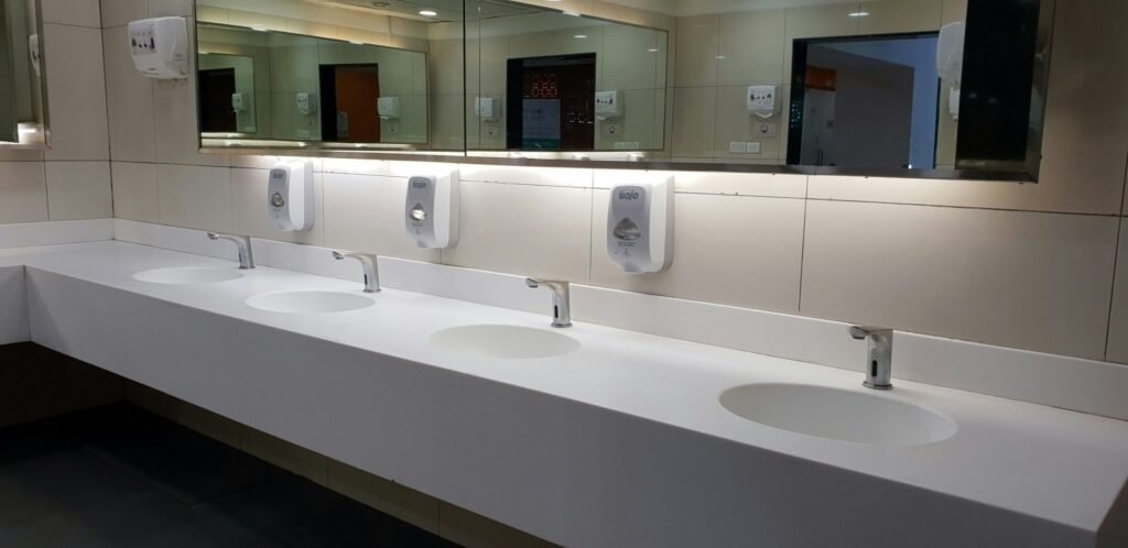 commercial restroom sinks (4)